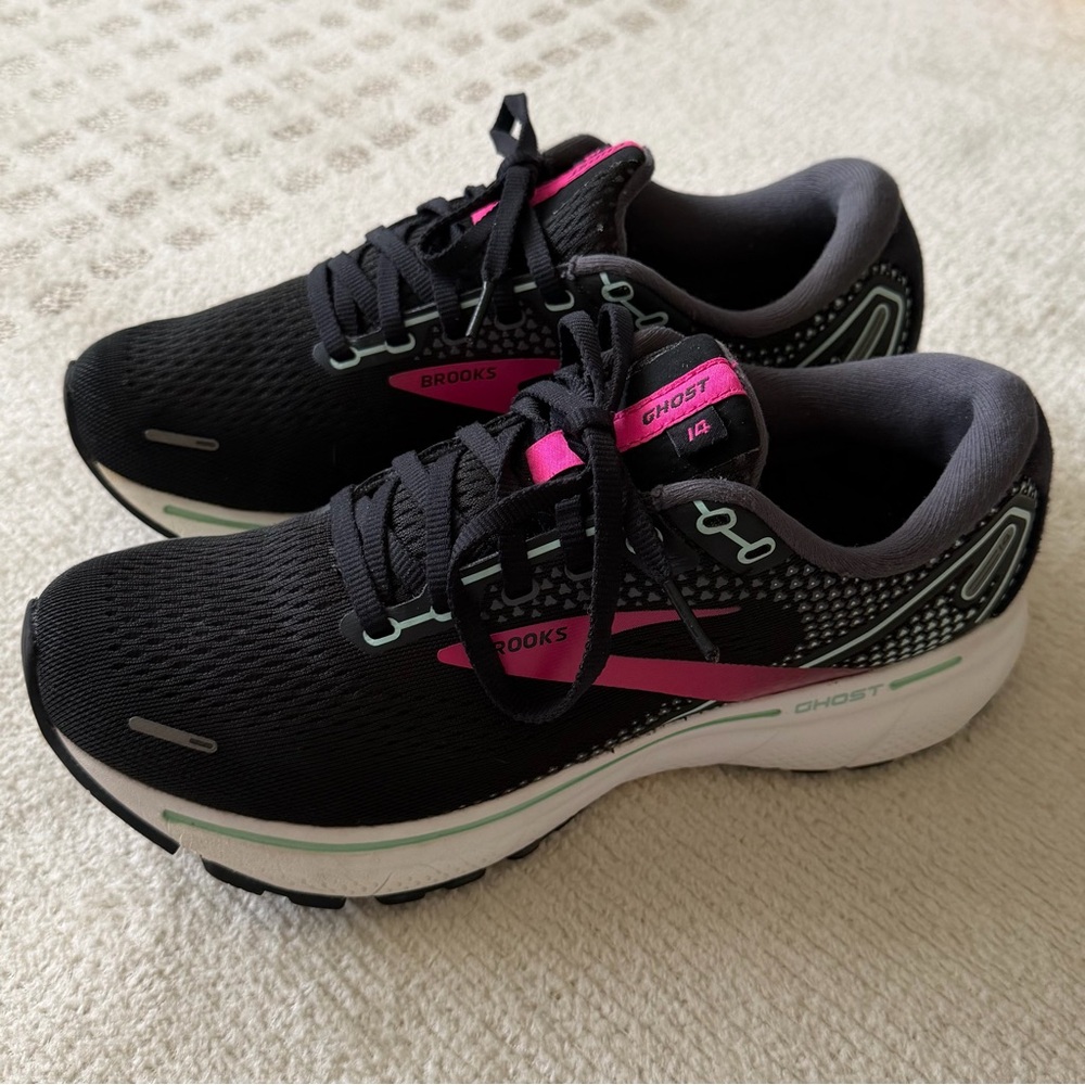 Brooks Ghost 14 Women's Running Shoes, size 8 - Black with Pink Accents